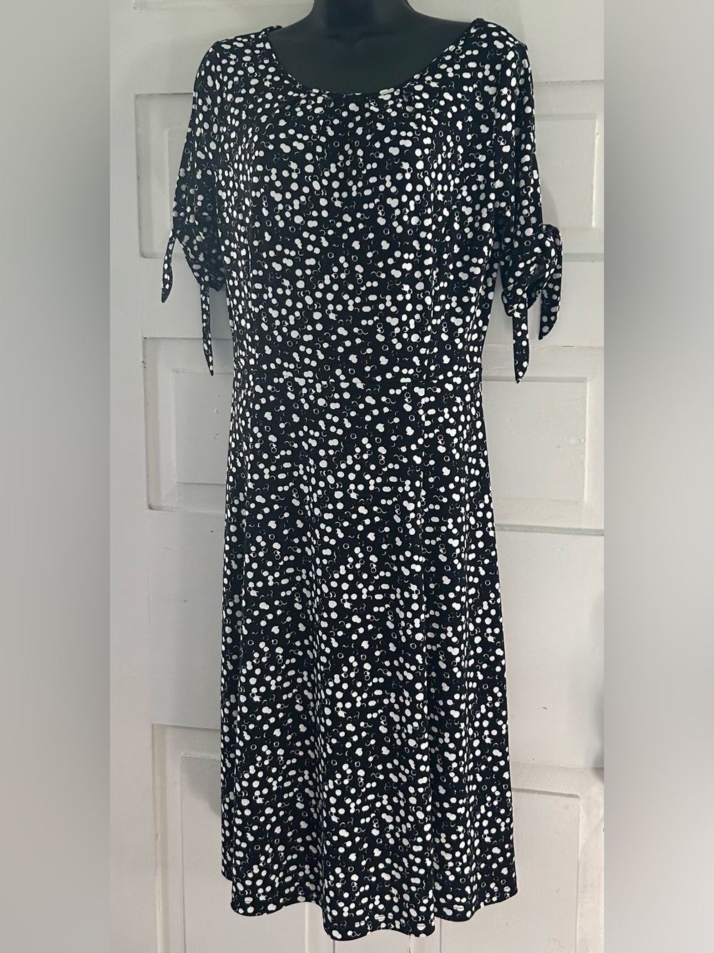 Talbots size 8 Black Dress with White Polka Dots and Tie Sleeves zip back